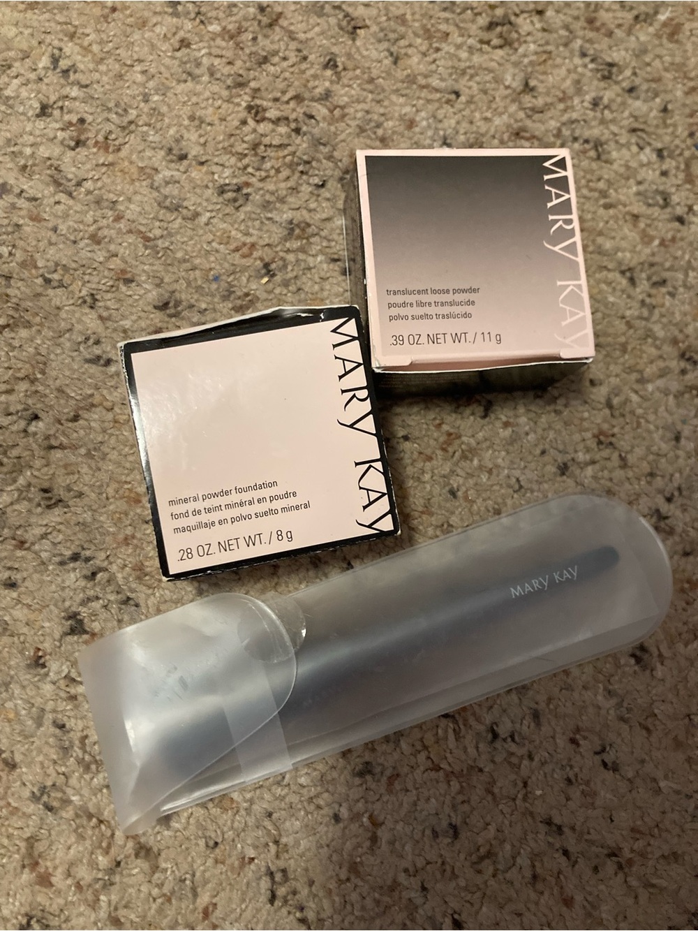 Set of Mary Kay beige mineral powder foundation,translucent loose powder & brush